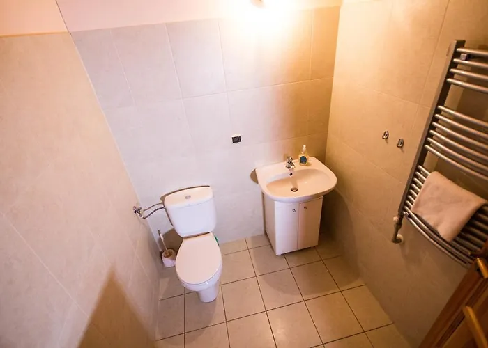 Happy House Bio - Miodula, Apsinthion * فيسلا